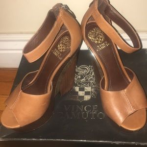 🌸Vince Camuto Leather Platform Wedge Gold Tone🌼